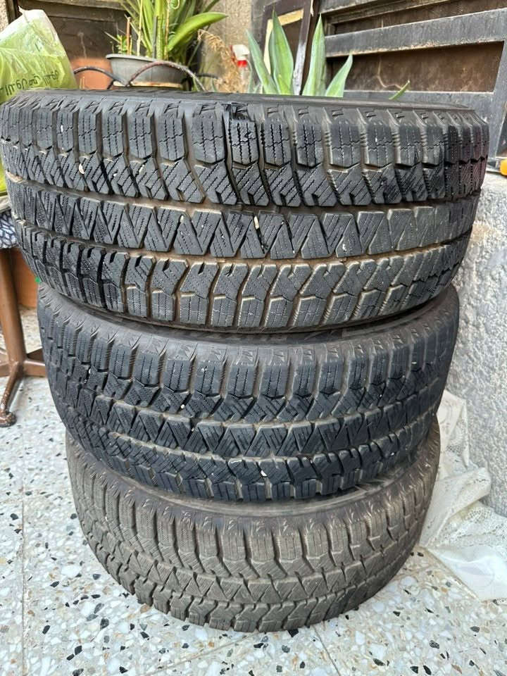 تايرات BRIDGESTONE اصلي ياباني للبيع عدد 3 215/55/17 ممستعمل هواي بعدهن جدد
***********

