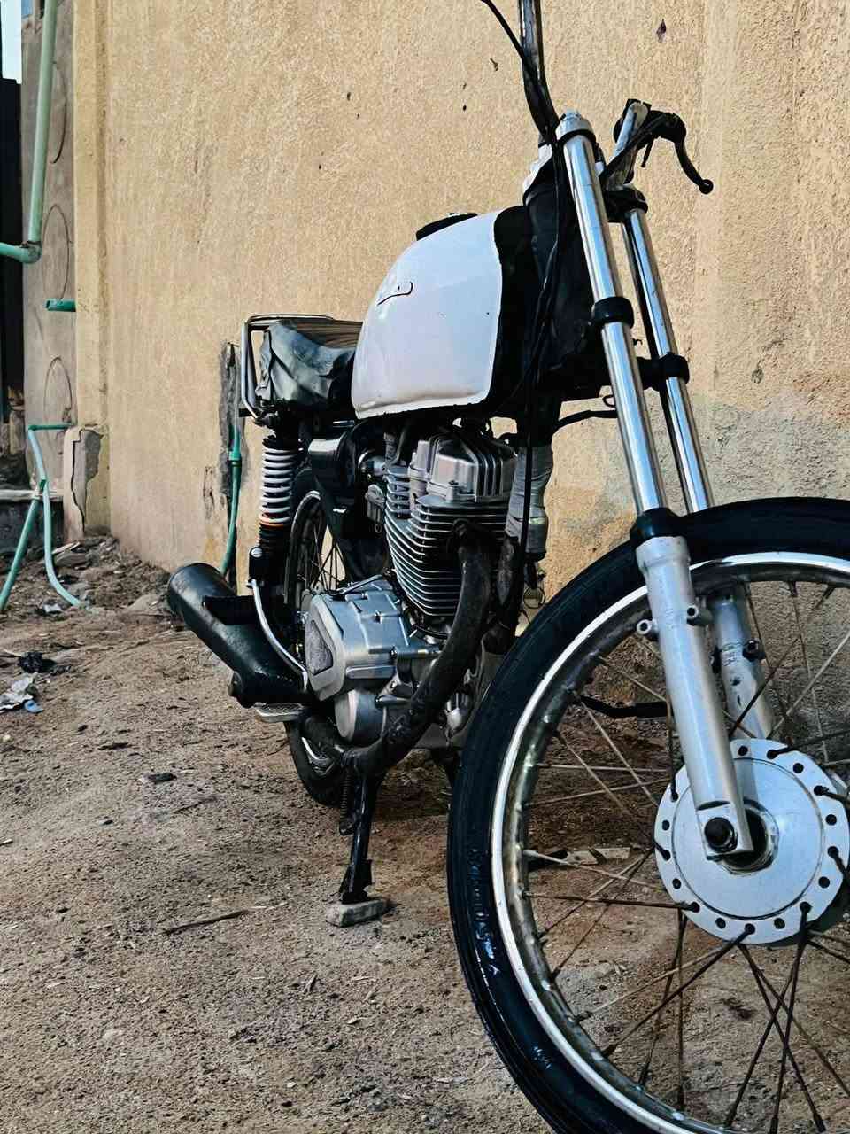 تحيه طيبه درجه ايراني الدراجه حلوه مكينت ستوته الدراجه نضيفه كلجات جدد دبلات جدد 
السعر(250) وبيه مجال الطيبين
البصره أبو الخصيب 
الرقم ***********
