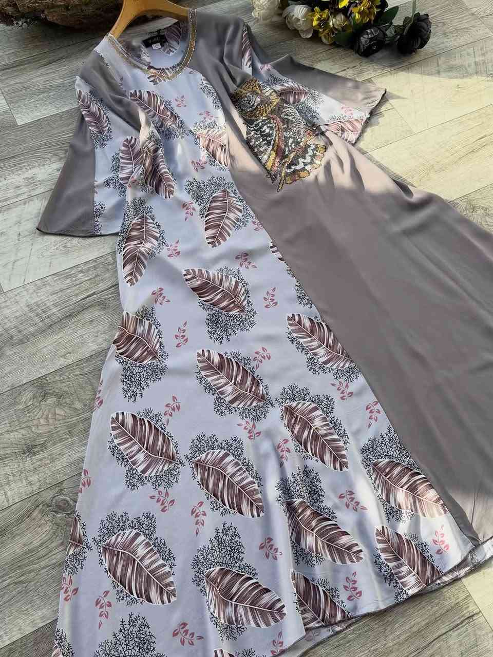 #دراعةكشمير خليجي بنعومة فاخرة ✨
لون راقي وتطريز ناعم يبرز الأنوثة بذوق هادئ🌸🦋
قصة مريحة مع شدّة خصر تعطي شكل أنيق ومرتب🐅🙂
القياسات _2xl_3xl_4xl_5xl🙂🤍
#سعـــــــــــــــــــــر15
يوجد توصيل داخل المسيب الفين دينار 
يوجد توصيل محافظات


**إذا كنت صاحب هذا الإعلان وتريد حذفه لأي سبب، رجاءا أرسل رسالة إلى الدعم الفني**