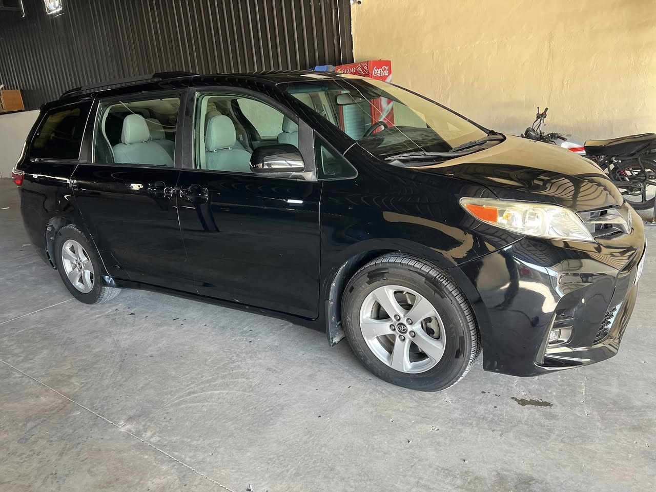 السلام عليكم
تيوتا سينا موديل 2020

وارد كندي 

رقم بغدادبئسمي  سنويه وهزه جدد موصفات LE

بيبان كهرباء كشن كهرباء شاشه كامره بردات تدفئه بالكشنات  بيه صبغ بحافت الجاملغ الامامي فقط وبارد 

ماشيه (268)ميل 

السعر (197)مكاني كربلاء ***********

***********
