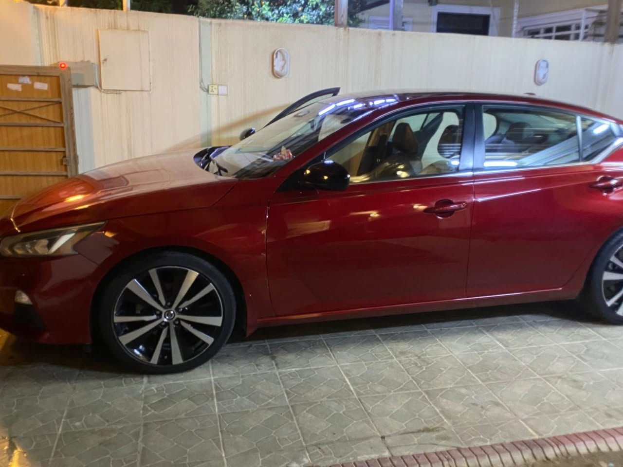 السلام عليكم
نيسان التيما موديل ٢٠٢٢ فئة SR محرك 2500 فول مواصفات عدا فتحه بصمات جلد ضررهاا بنيد فقط صبغ حساسات امامي وخلفي رادارات سياقه ذاتيه سعرهاا 145 $     ولجادين فقط للاتصال ***********
