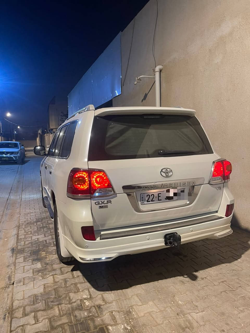 تويوتا لاندكروز 
GXR V6 
بريم ام الطفايه
8 ايرباك 
تحكم ستيرن جهتين 
قفل سرعه 
كشنات جلد كهرباء 
دواخل صاج 
حساس
5 كامرات 
شاشه حجم كبير 
لد امامي 
زراك لايت 
فتحه 
ثلاث قطع تبريد 
جام اربع اوتو 
ثلاجه
تبريد مناخ منفصل
دواخل بيجي 
بلوتوث اواكس USB 
تشغيل عن بعد بلاد 
تنزل وتصعد جام بلبصمه بلاد 
ماسحه خلفيه 
تخم تاير صار سبوع شاده 
حداده 100‎%‎
مكينه كير 100‎%‎ 
كفاله عامه حتى من بارد ماعده جاملغ امامي مفتوح 
رقم اربيل الدولي تريد تحويل تريد وكاله 
السعر 345 $
***********
السياره جديده بمعنى الكلمه شرط لاشخط بيه ولا رصعه
