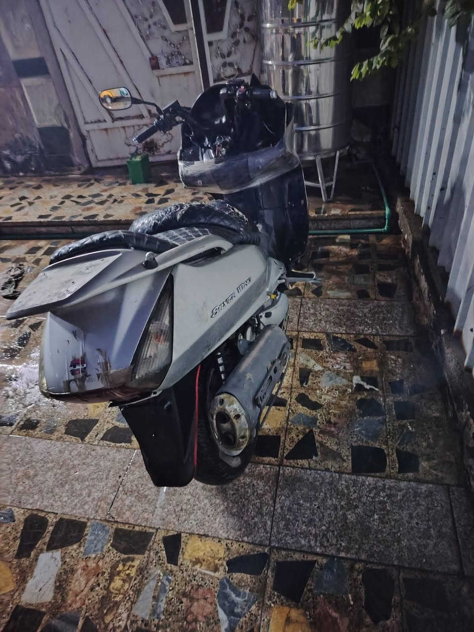 سلام عليكم من ارخص لدمن دراجة سلفر ونج محرك 600دراجة دك 140وتعبر بس بيهة من شغل دخانة وببهة صوت بستم ابيعلك كوم حديد شغالة وتمشي بس ابيعلك حديد سعر مال بلاش 450قفل ماكاني شعب ***********
