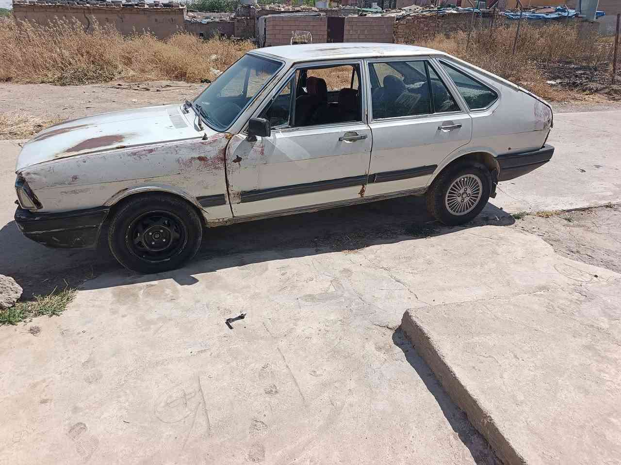برازيلي موديل ٨٨ سنويه بيضه وكاله من وكيل الثاني
محرك شرط
كير شرط
وايرمنيه شغاله
طخم جديد باتري جديد 
سعر 5 ورقات قفل مكان موصل ***********
