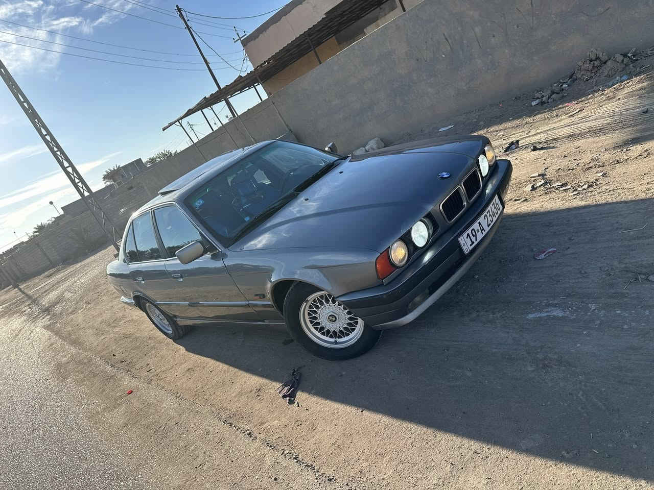 للبيع. بي ام مديل 92مسكر فانوس سياره جاهزهه للخير.  رقم دولي تحويل مباشر سعر 60 بيهه مجال بسيط   للستفسار                  مكان السياره البصره ***********
