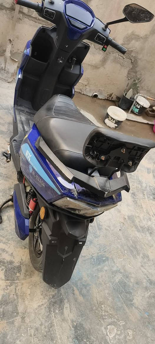 دراجه سكنس موديل 2023 ودراجة نضيفة مابيها اي شي بس شغلات بسيطة ترتبها على كيفك وبطاريات جديدة شرط تفصحهن بيدك بس عندي وحده انضربت وبدلتها 
سبب البيع محتاج فلوس سريع
والسعر 485 وبي مجال 
الرقم: ***********
