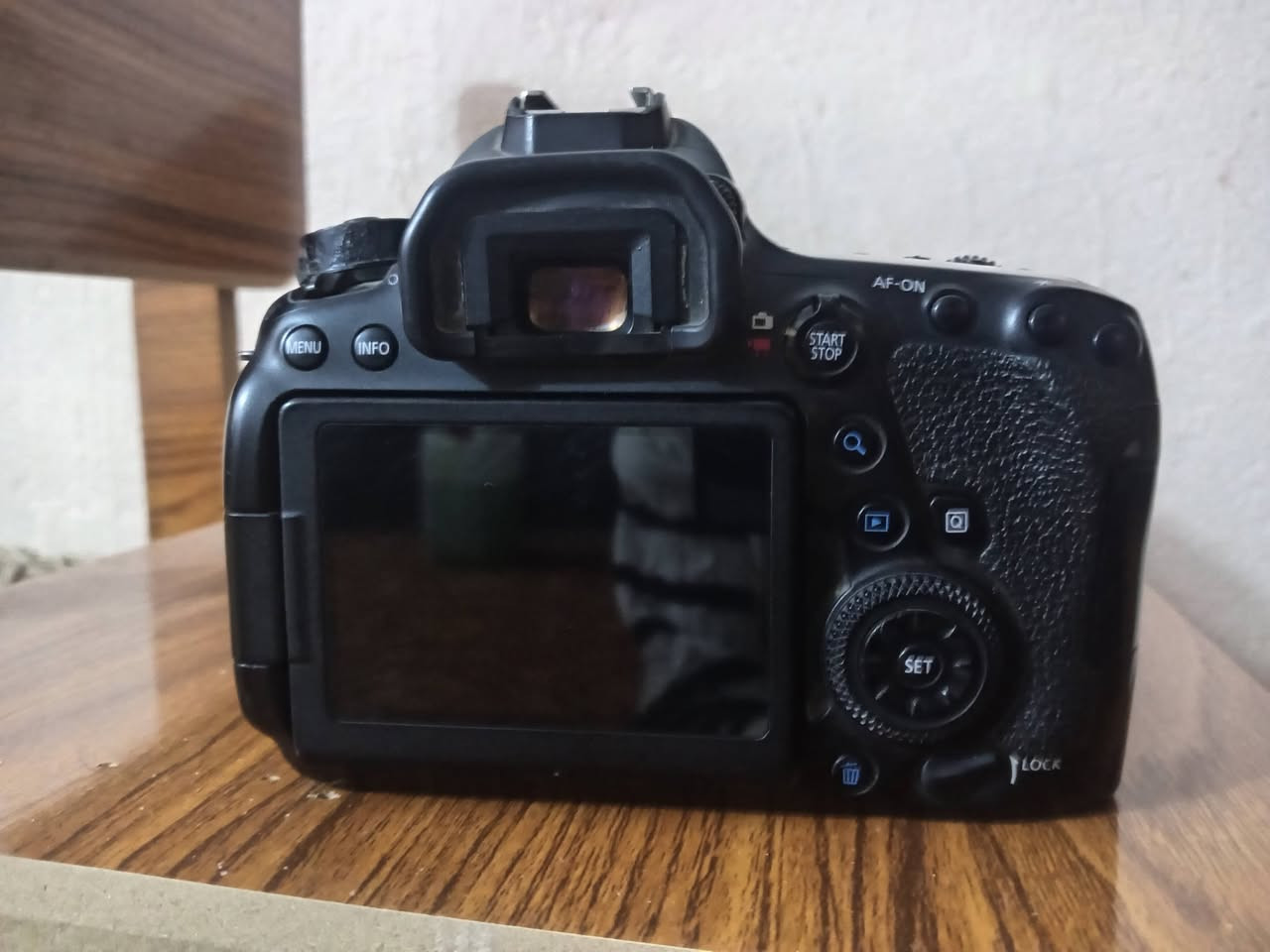 كانون 6 مارك ٢ نضيفة كلش 
فقط بدي +ب طارية + شاحنه 
السعر ٨٥٠ بي مجال بسيط 
مكاني ديوانية يوجد توصيل..


**إذا كنت صاحب هذا الإعلان وتريد حذفه لأي سبب، رجاءا أرسل رسالة إلى الدعم الفني**