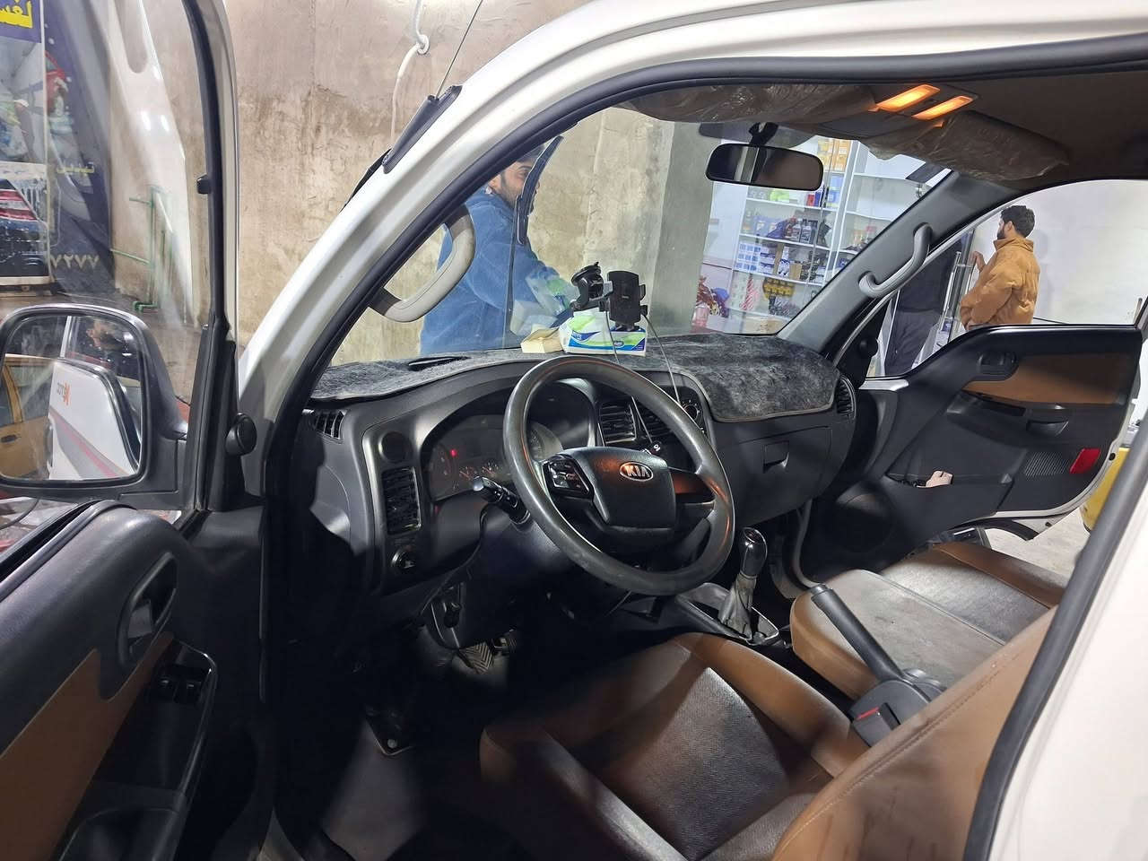 السلام عليكم كيه حمل مكينه 2700موديل 2021 سيارة ب اسمي تحويل ثاني يوم كير ومكينه وشاصي مكفول تخم تاير جديد سنويه لنهايه 2027 اضافه شاشه وكامرة السعر 140 بيها مجال بسيط مكاني بغداد الزعفرانيه ***********
