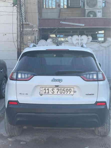 Jeep Cherokee 2020 latitude

محرك 2.4 ، 4 سلندر ( 180 حصان ) 
دفع رباعي ( SUV ) رياضي 

السيارة فول مواصفات

مكيف ثلج ❄️ 
تدفئة كشنات وستيرن 
تخم تايرات جديد واثنين احتياط 
تاير الاسبير ما مستخدم 
صدر مبدل جديد 
لايت ابيض زنون 
تشغيل عن بعد 
باتري جديد 
ادامة لسيارة قبل شهر 
رقم بغداد الجديد 
حادثها جاملغ وبنيد

العنوان بغداد / المشتل 
الهاتف / واتساب ***********
السعر 138 بيها مجال بسيط Colombo
