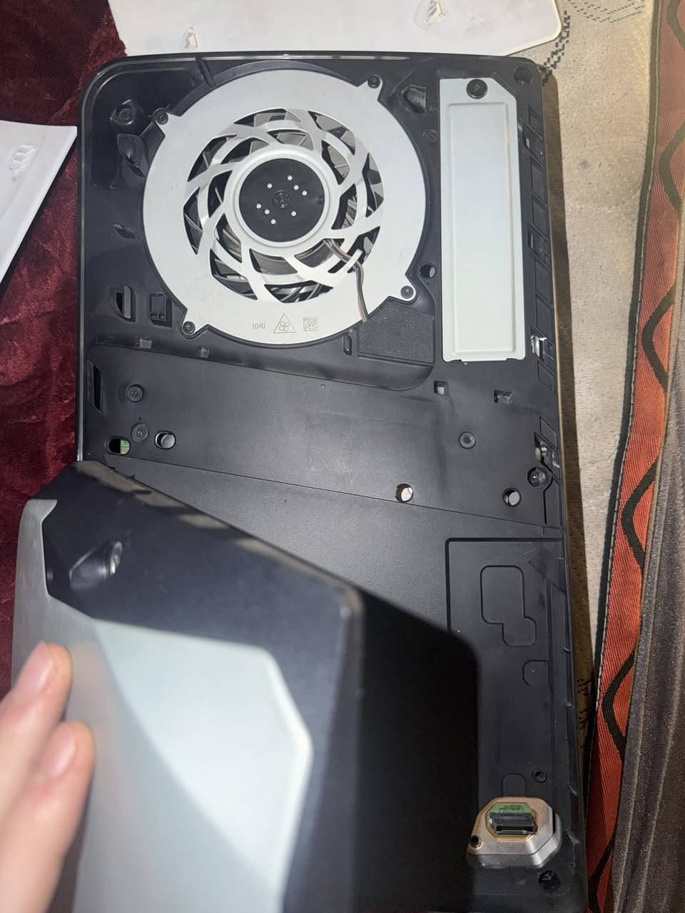 بلي٥ حالته٨٠ بالميه نضيف مع يده وحده وبي خلل بسيط بمشغل الاقراص 
مكاني بغداد الشعله 
***********
