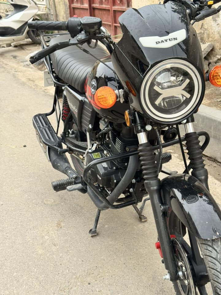 السلام عليكم 
دايون 2025 للبيع
طالعه قبل شهر و10 ايام من الوكيل 
دهن امزويل الدراجه خير من الله اوراق سكنر
*********** + واتساب📞
السعر 1650 قفل
