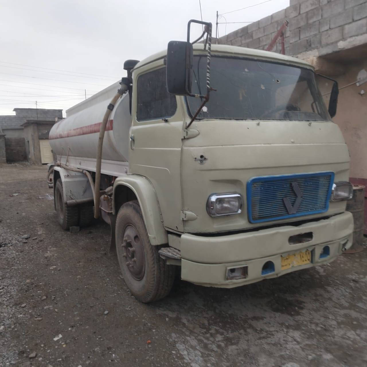 السلام عليكم سياره صلاح الدين للبيع جاهزه عالشغل ضخم تواير جديد ***********
