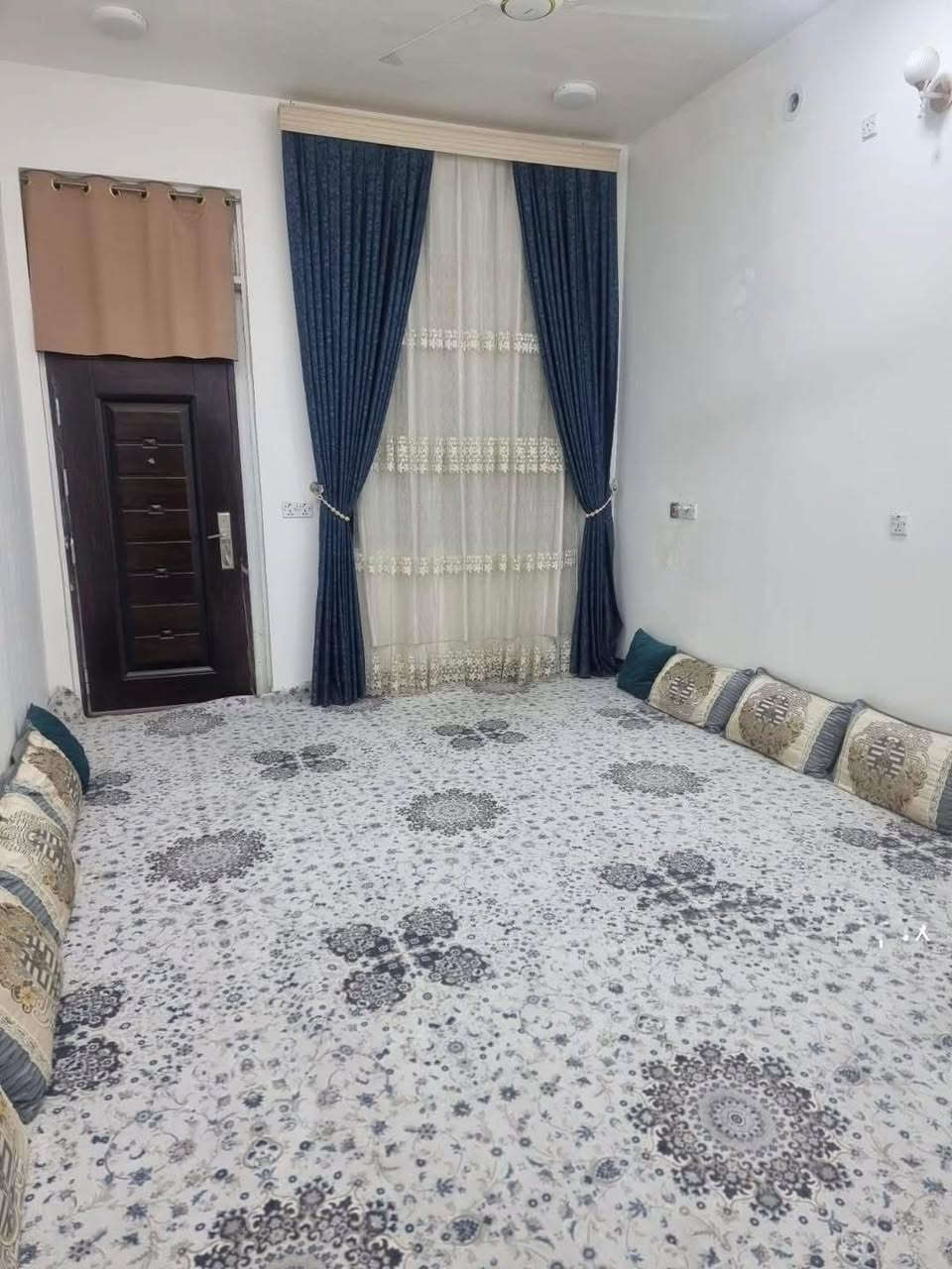 دار للبيع /السماوه 
منطقه الحيدريه شارع دائره الضمان الجتماعي بناء حديث 
مساحه #١٤٥متر واجهه،٧،٢٥*٢٠طابقين سنه البناء٢٠٢٥
يتكون الطابق الاول من غرفه وصاله ومطبخ واستقبال وصحيات داخل وخارج 
الطابق الثاني يتكون من غرفتين وصاله وصحيات نقص تشطيب 
للاستفسار ***********
#حاب_تعرض_عقارك_كل_ماعليك_مراسلتنا_على _خاص_او على الواتس اب
