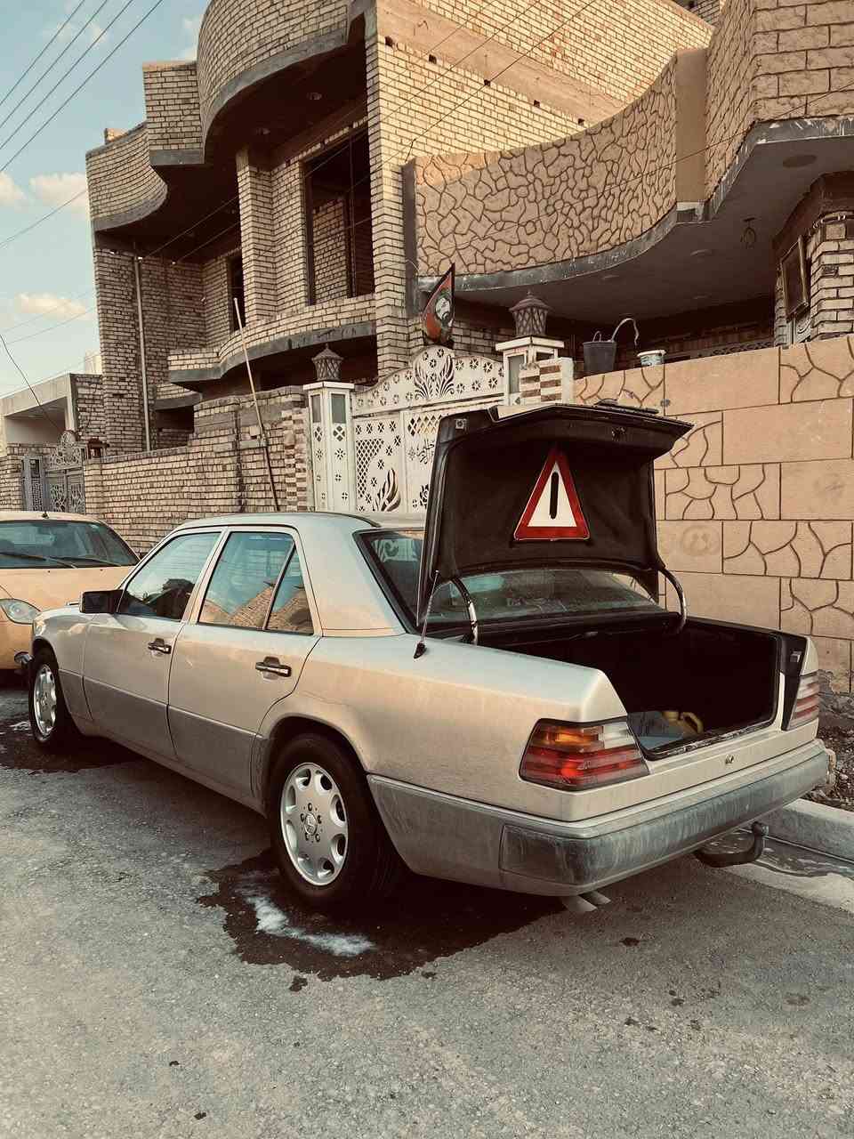 سياره مارسيدس دب موديل ٩١سياره جاهزه)  السعر 85   ***********
