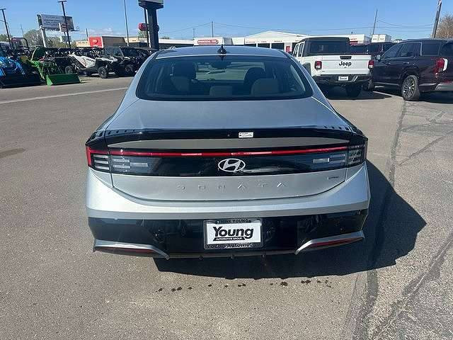 للبيع Hyundai Sonata SEL 2024..
رقم بصره شهداء.. تقرير غرق ...

- الموديل: 2024
.وارد امريكي
- الفئة: SEL

- المحرك: 2.5 لتر 4 سلندر

- القوة: 191 حصان

- القير: أوتوماتيك AT 8 سرعات

- الدفع: أمامي FWD

- اللون: فضي

- تشغيل بصمة

- شاشة 12.3 إنج

- Apple CarPlay و Android Auto

- مثبت سرعة ذكي

- كاميرا خلفية

- نظام المحافظة على المسار

- تحذير النقطة العمياء

- مصابيح LED

- جنوط ألمنيوم

المسافه المقطوعه (8813) mi

كفاله من الضربه والصبغ واي متعلقات ضرر

فقط تقرير غرق

السيارة بحاله جدا ممتازه ،

السعر 197


**إذا كنت صاحب هذا الإعلان وتريد حذفه لأي سبب، رجاءا أرسل رسالة إلى الدعم الفني**
