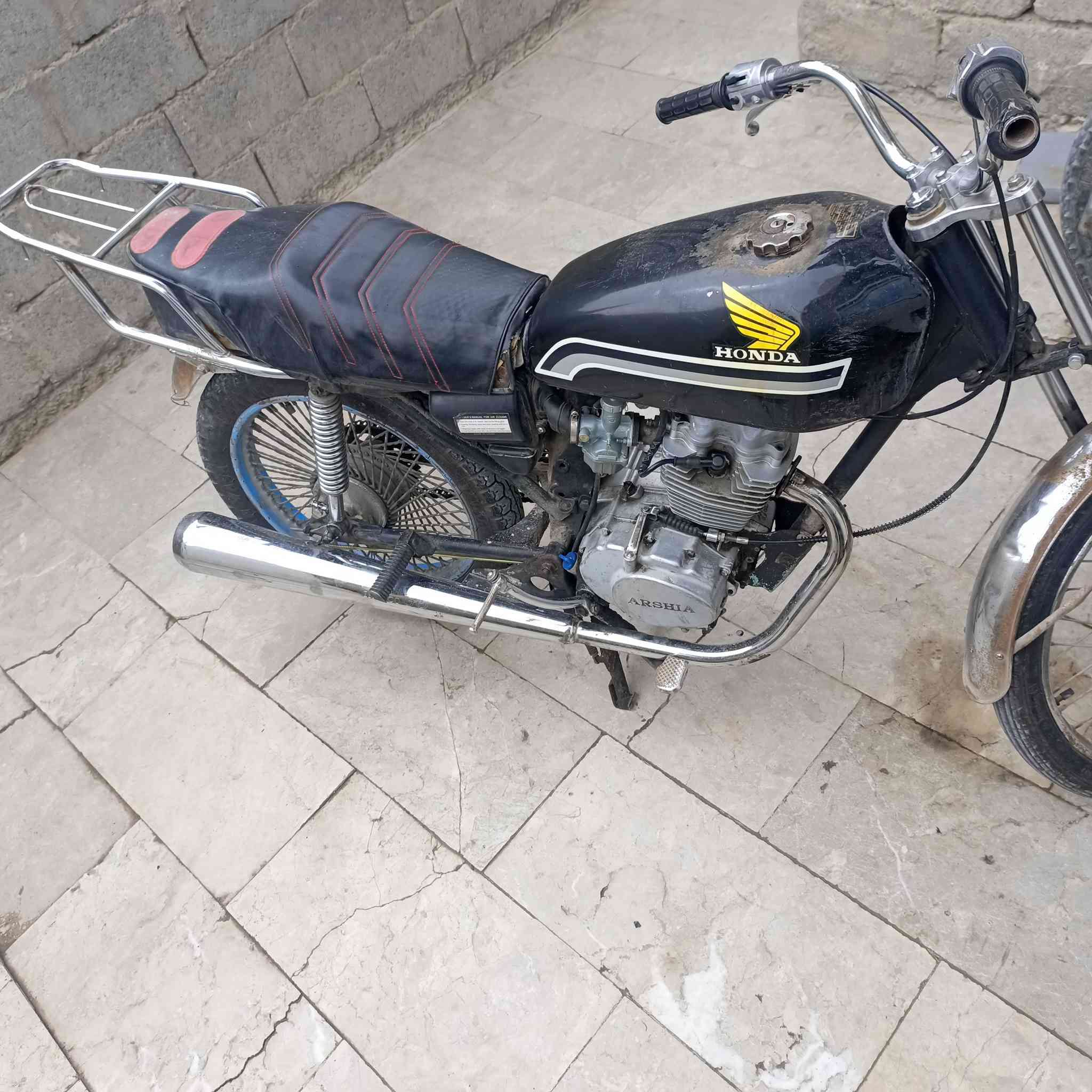 السلام عليكم دراجه اربعه اكير كلك دراجه حلوه او ما بيهة شي السعر 250 المكان كربلاء  حي غدير الرقم للستفسار ***********
