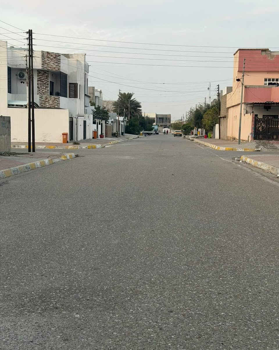 #دارين للبيع 🏘️🏘️مساحة الدار الواحد /104/مترمربع واجه 6.5 طابو صرف ب اسم شخص واحد 
#بناء طابقين ب اشراف مهندسين فول كاشي فول مواصفات سقف ثانوي نظام تبريد مركزي واجهه ديكور فلين تركي .
_________________________________
#محتويات قاط  الأول
كراج+استقبال+مطبخ مفتوح عل هول+صحيات خارجيه واخليه +غرفتي نوم
قاط الثاني 
هول+صحيات+غرفتين نوم
_____________________
 #العنوان 📌كركوك 📌قادسية الثانية ( 📌خلف غسل الحجي  ) 

#للاستفسار اكثر مراجعة مكتب الميزان للعقارات  او الأتصال على الارقام التالية 

☎️ ***********

☎️ ***********

#نستقبل جميع عروضاتكم السكنيه وتجاريه
