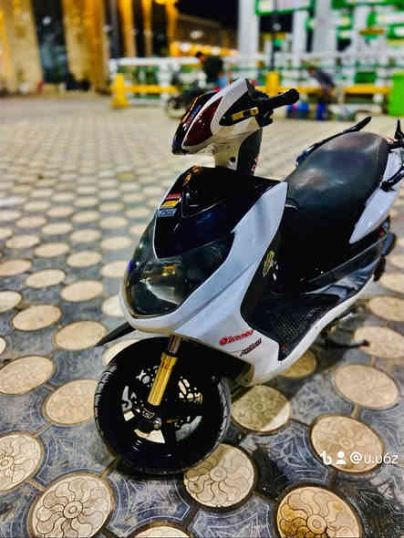 السلام عليكم سكنس فحل للبيع كوري نوزل خطين الدراجه بيهه تزويد.  
1-فلنجه رياضيه
2-ستان رياضي
3-دبلات خلفيه
4-صدر NCY
5-يدات بريك NCY
6-كلجات زوج 
7-فراك بريك
8-صالنصه كاربون فايبر 
9-قطره رياضيه 
الدراجه مكفوله من تبخير او تنقيص 
بوشه 58 شلعه معدل تجي وتشوف 
سعرهه 850 وبيهه مجال موجود خاص بكل وقت 
رقمي ***********
