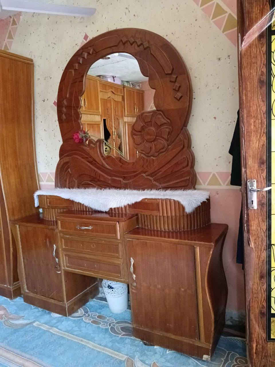 غرفه مستعمله شغلها درجه اولي أي ضرر مابيها غير جامه مال باب الكنتور وتحتاج يدات ابواب سعرها مليون وربع مكانها قريب على شريفه بت الحسن الاستفسار ***********
