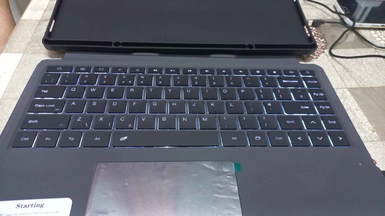 حقيبة ولوحة مفاتيح ROOFEI Galaxy Tab S8 Ultra/S9 Ultra Case with QWERTZ (طراز WR030) هي حافظة ذكية متكاملة مصممة خصيصاً لأجهزة سامسونج اللوحية بحجم 14.6 بوصة. تحول هذه الحافظة جهازك اللوحي إلى تجربة شبيهة بالكمبيوتر المحمول بفضل تزويدها بلوحة مفاتيح كاملة وميزات إنتاجية متقدمة.📌 المواصفات والميزات الرئيسيةالتوافق الكامل: تدعم أجهزة Galaxy Tab S8 Ultra لعام 2022، وأجهزة Tab S9 Ultra لعام 2023، بالإضافة إلى أجهزة Tab S10 Ultra لعام 2024 (جميعها بحجم 14.6 بوصة أربيل, العراق


**إذا كنت صاحب هذا الإعلان وتريد حذفه لأي سبب، رجاءا أرسل رسالة إلى الدعم الفني**