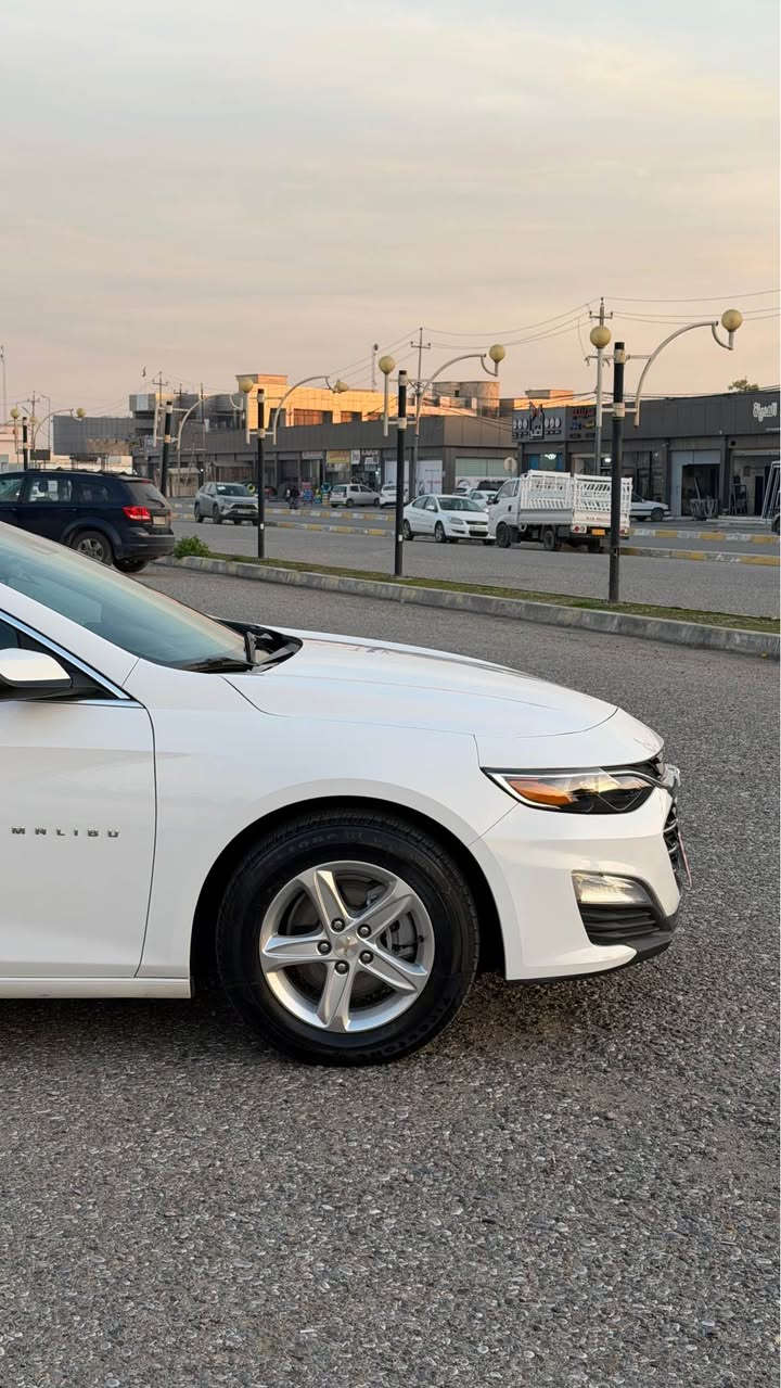 ماليبو موديل 24 بيها جامرلغ صبغ وباب مبدل بلاد بجم بلاد بدون شواصي وبدون لغود حادثها جامرلغ ماشيه 58 الف ايرباك ستيرن وراجع بلاد مواصفات رادار امامي وجانبي وبصمه وهند بريك بصمه كشن كهرباء وباقي المواصفات 
رقم الشاصي بلمنشور السعر 120 العنوان كركوك *********** كركوك, العراق
