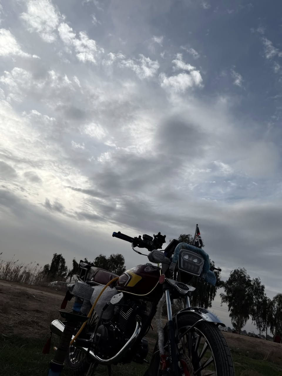 السلام عليكم دراجه سولنك 25 للبيع مجمبزه وكامله للاخير وكلشي موضح بل فيديو مكاني بغداد الاحسينيه رقم *********** سعره مليون قففففلل
