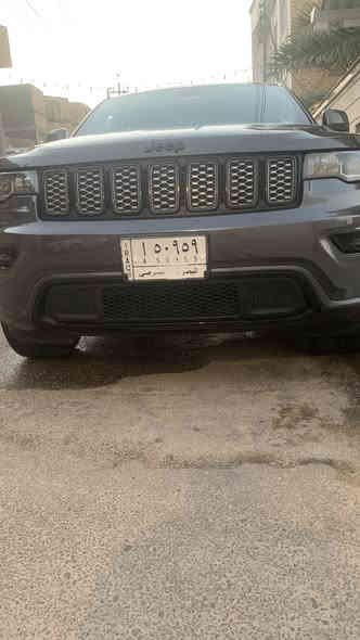 السلام عليكم جيب كراند شيروكي فئه بلاك توب 2018 محرك 6 سلندر 3600 سياره رقم بصره تحويل ثاني يوم مواصفات 
فتحه 
حساسات خلفيه 
باب شفط 
فول تحكم ستيرن
 كشن كهرباء
 اطفاء ذاتي 
شاشه كبيره 
رادار خلفي 
ويل 20 اسود بلاك بلادي
 كشنات جلد ومخمل  
حساسات ضغط الاطارات وياقي المواصفات المعروفه سياره جديده ماشيه 92 الف كم شرط الفحص حادثها جدا خفيف جاملغ خلفي فقط باقي السياره كفاله حتى من البارد السعر 248 وبيها مجال للشراي الاتصال ***********
