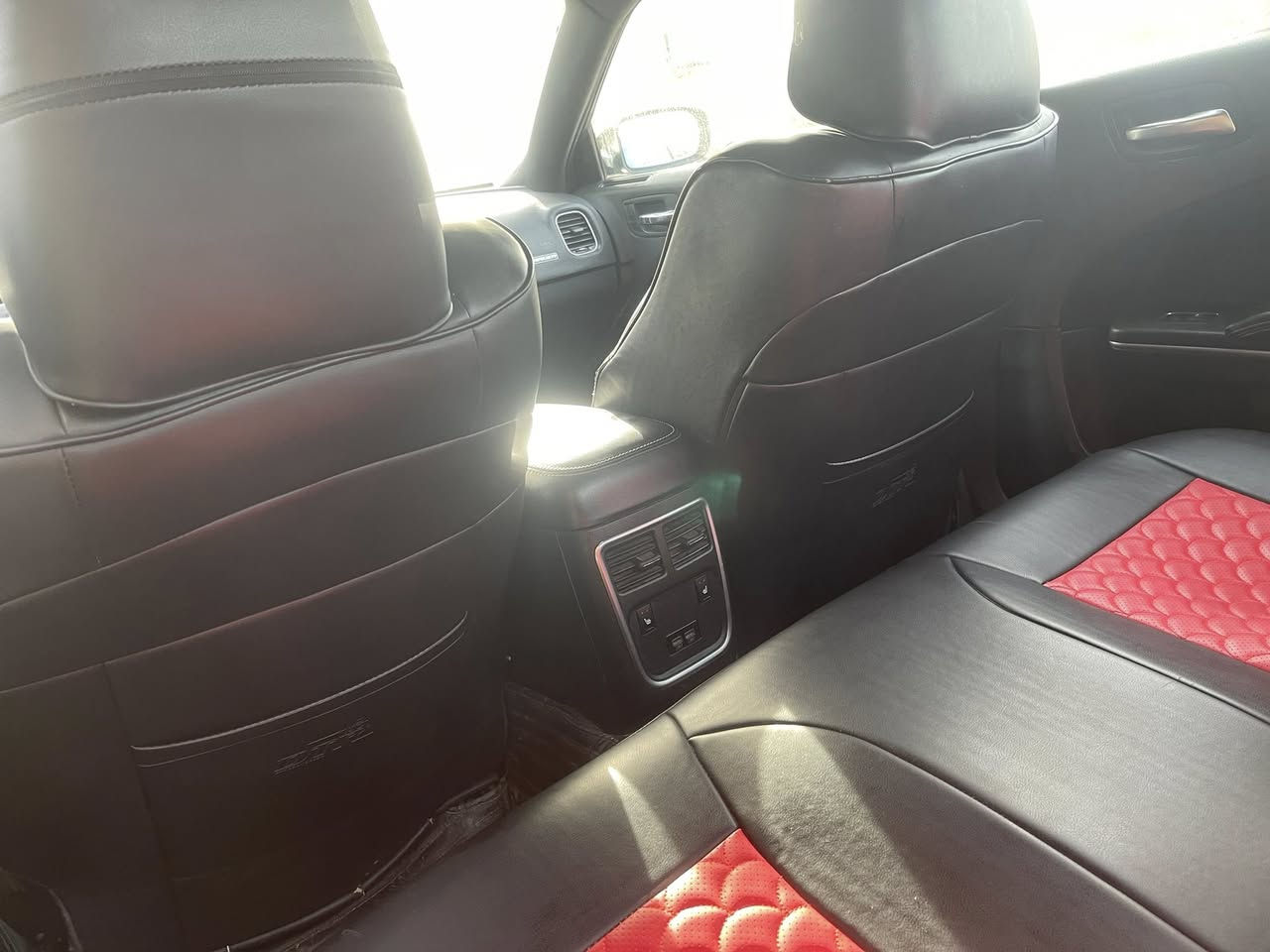 للبيع جارجر ار تي موديل 2015 
حادثها مرفق بصور بدون دواخل 
سياره فول عده الفتحه 
كشنات تدفئه تبريد 
ستيرن تدفئه 
كشنات خزن ميموري  
وبعد هواي مواصفات 
رقم بغداد باسمي سنويه وهزه ولوحات جدد 
مكانه بالمثنى اي استفسار اتصل وتدلل *********** 
سعرها 165
