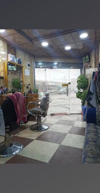 اخوان الي يريد يصير حلاق يجي عدي ينزل بالصالون وعلمو لحد مايصير حلاق ش...