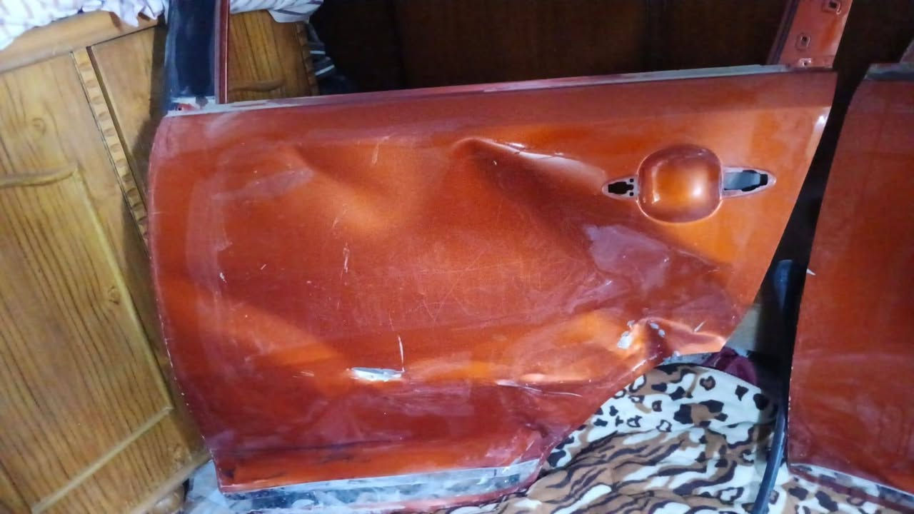 السلام عليكم غراض سبورتج خليجي م ١٤ 
١_باب لسايق +لخلفي كاملات لون مشمشي
٢_بلوجكترات دعاميه اماميه ابلاديات 
٣_تك بك لايت خلفي جهه ليمنه ابلادي
مكاني بغداد الحريه واتساب ***********
