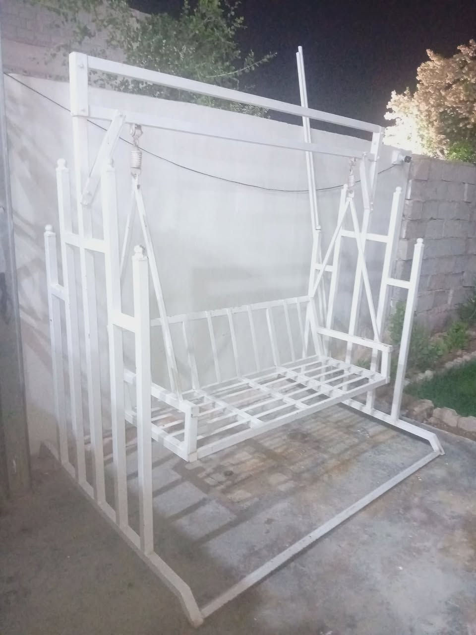 مرجوحة للبيع
***********
