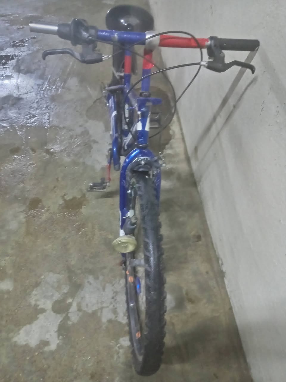 السلام عليكم عندي هذا البيسكل للبيع نضيف بعض  مكان بس مشخط وشري يرسل خاص


**إذا كنت صاحب هذا الإعلان وتريد حذفه لأي سبب، رجاءا أرسل رسالة إلى الدعم الفني**