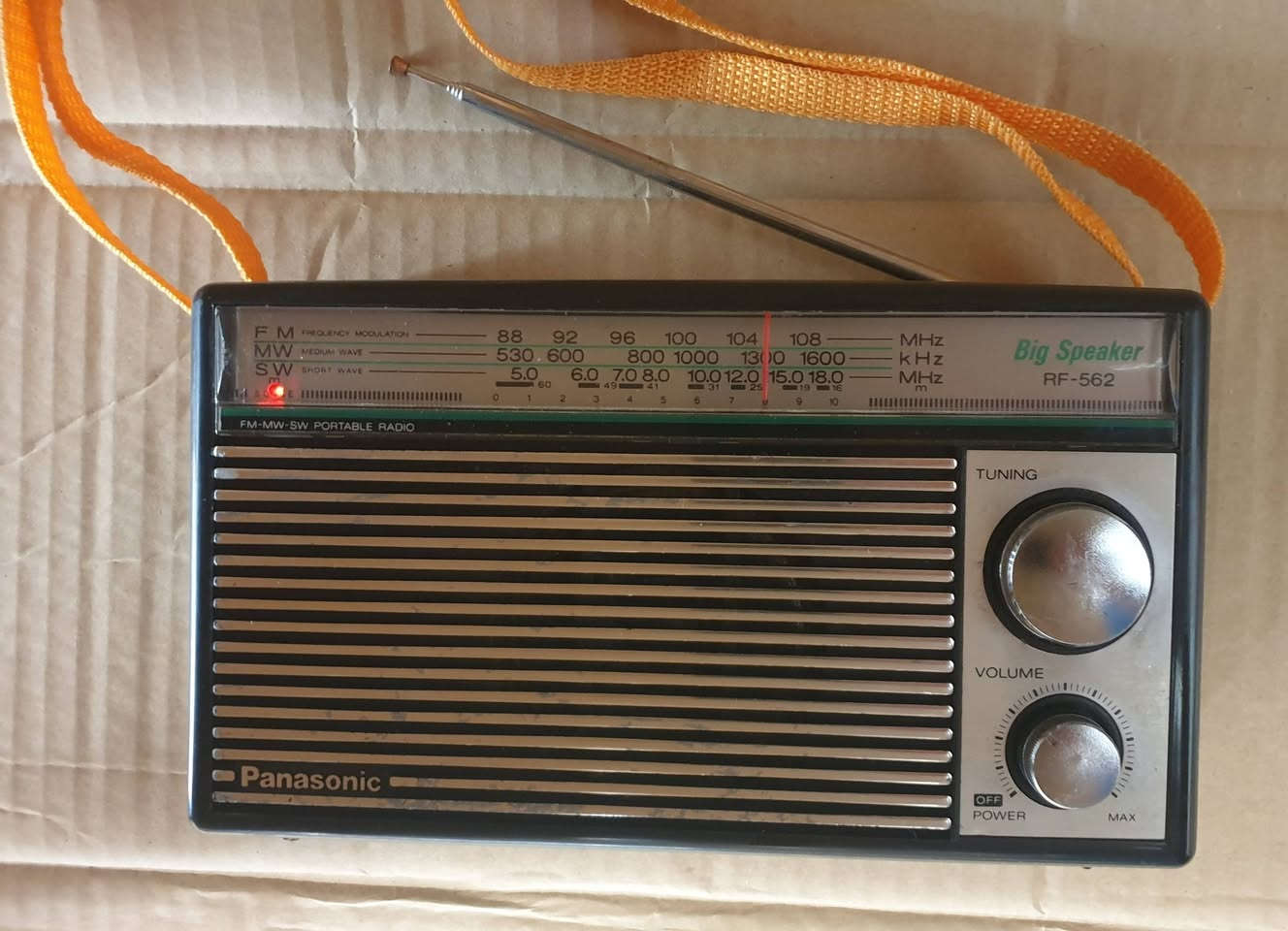 رادیو 3 موجة FM MW SW  مارکة باناسونيك  انتاج قدیم نظیف جدآ وشغال بالكامل صوت وسحب ممتاز السعر واي استفسار مراسلة خاص


**إذا كنت صاحب هذا الإعلان وتريد حذفه لأي سبب، رجاءا أرسل رسالة إلى الدعم الفني**