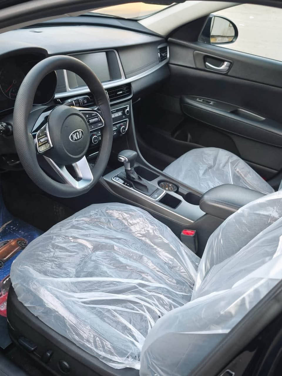 السلام عليكم..
سيارة كيا أوبتما (Kia Optima) موديل 2019، فئة S الرياضية، للبيع. السيارة وارد أمريكي وبحالة ممتازة  
المواصفات:
• المحرك: 2400 GDI، 
• المظهر :فئة S المعروفة بلمساتها الرياضية، ويل 18 بلادي، دعاميات رياضية، جناح خلفي، ولايتات LED نهارية.
• الداخلية: مقاعد جلد وقماش (نظيفة جداً)، شاشة كبيرة تدعم Apple CarPlay و Android Auto، تحكم ستيرن كامل، تشغيل بصمة.
• الأنظمة الذكية: رادار جانبي (نقطة عمياء)، رادار خروج عن المسار، رادار تصادم أمامي، وحساسات خلفية .
• السيارة ماشية [ 60 الف] ميل.
الحادث : [خفيف بنيد فقط بدون ايرباكات وبارد قليل جدا بالباب مال الراكب].
السعر: ( 145 )
المكان: [ الديوانية ]
للاستفسار والاتصال: [ *********** ] 
واتساب ( *********** )
