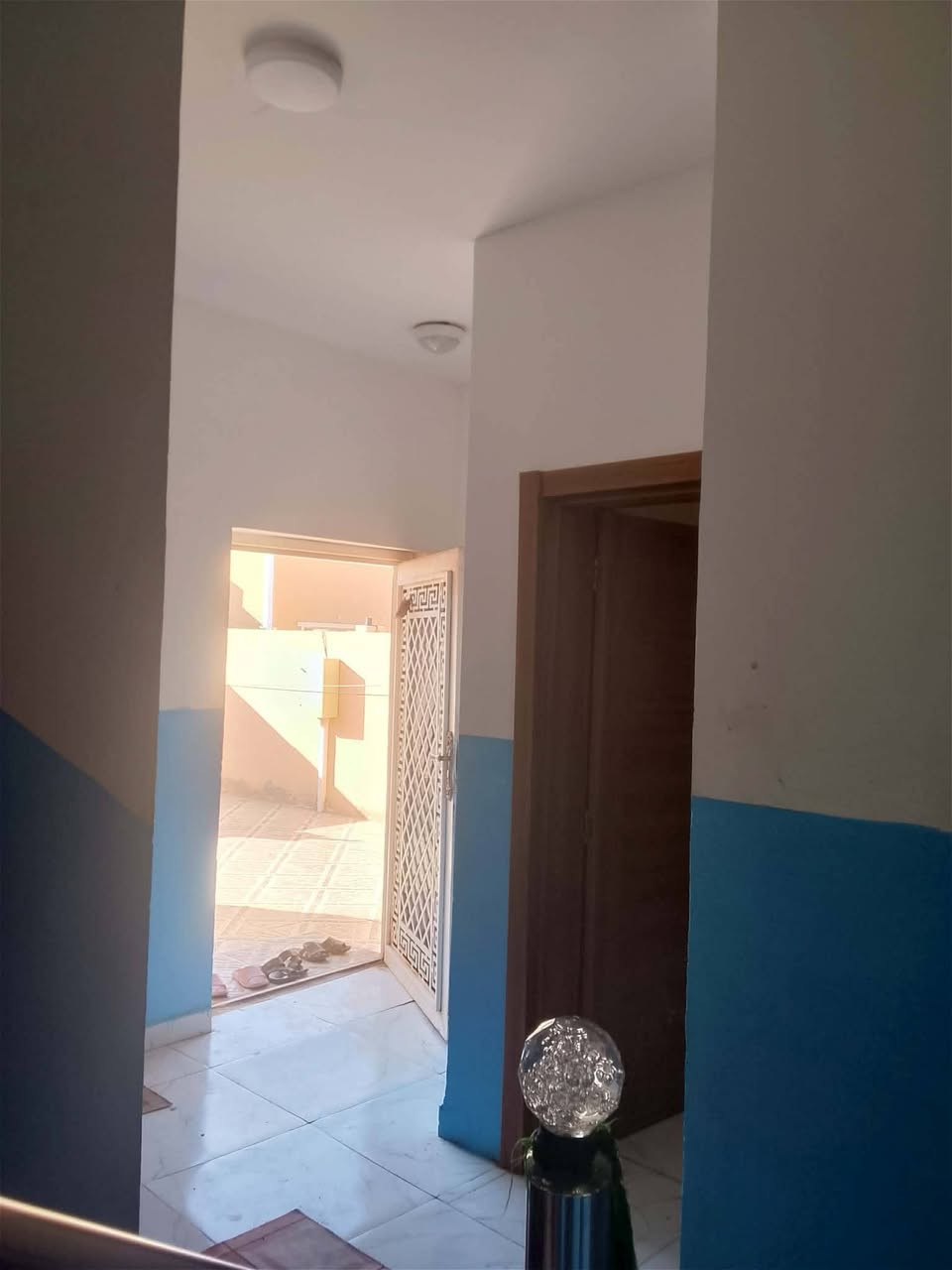 دار للبيع في مجمع الزهراء السكني الاستثماري في الديوانية المساحة 200 متر للاسستفسار الاتصال على صاحب الدار الرقم ***********  واتساب
