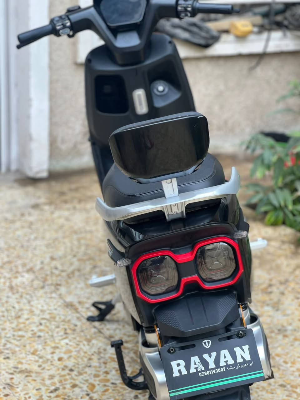 السلام عليكم دراجه شحن للبيع ريان نضيفه حيل بصمتين سويجين بطاريات جديده عنوان بغداد البنوك للتواصل *********** سعر 700 بيه مجال بسيط حك الجيه
