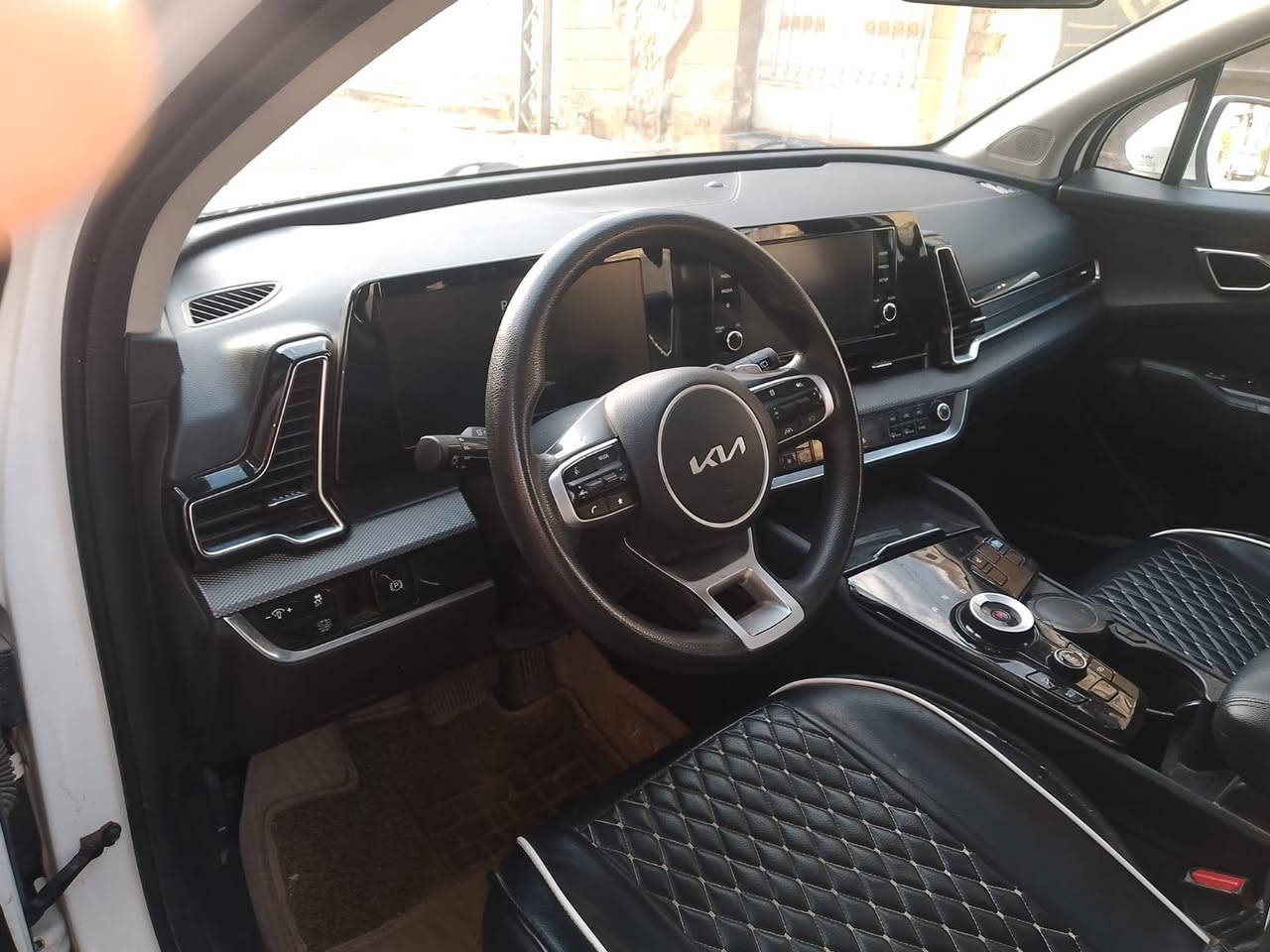 كيا سبورتج هايبرد وارد امريكي موديل 2023 صور الحادث وي المنشور بدون تبديل صبغ فقط ربع البنيد والباقي مكفول باسمي  السعر 190 $ وبيه مجال الاتصال ***********
