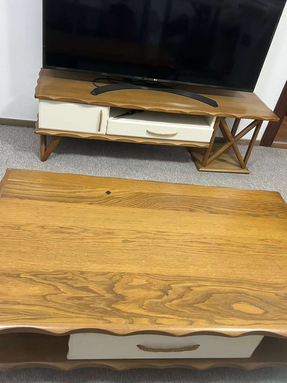 مێزى تيڤى و مێزى ناوه ند زور تازه و بى عه يبه هى ديكور هؤمه زور كه م به كار هاتووه نرخي گونجاو. 
سليمانى.


**إذا كنت صاحب هذا الإعلان وتريد حذفه لأي سبب، رجاءا أرسل رسالة إلى الدعم الفني**