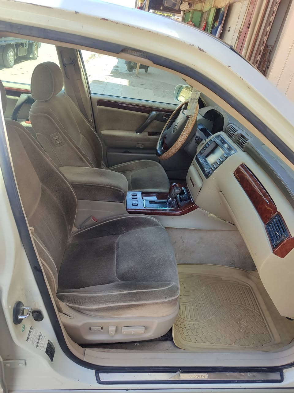 سلام عليكم ملكه أدوات
3دكم دواخل نظيفه
سياره عوزه حداديه 
وغاز 
محرك D4 جبير
مكاني شطره 
***********
شراي اتصل
