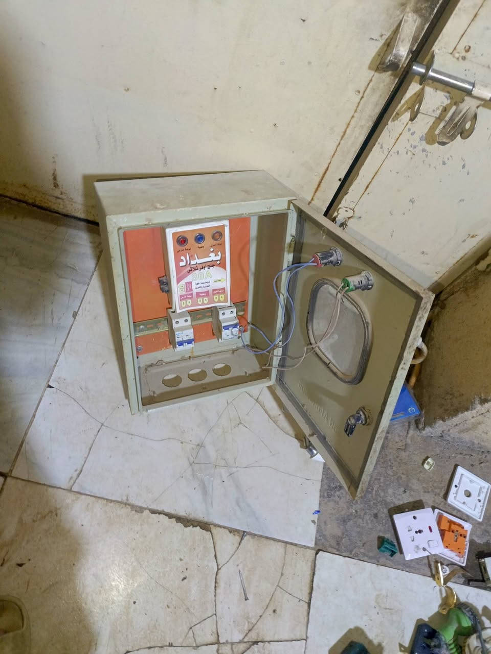 كهربائيات مال بيت للبيع 
مكناسه كهربائيه شرط الفحص 

ميزانيه مال بيت هيه والجهاز الحمايه والجوزات 

جنجوفر عدد2 نقطه عدد30 واتر بم غطاس كال مبرده عدد4  خلاطات مال ماي عدد3  حساس مال سخان عدد2 واير مال مكيف متر30 صمغ مال شباك او فتحات عدد5 جوزات عدد15


**إذا كنت صاحب هذا الإعلان وتريد حذفه لأي سبب، رجاءا أرسل رسالة إلى الدعم الفني**