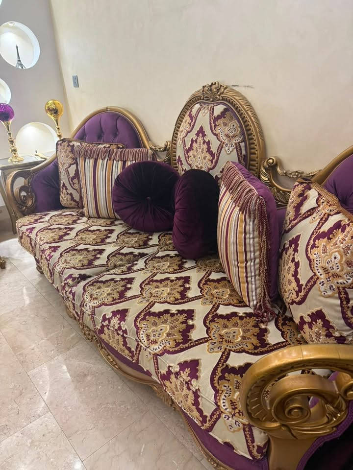 تخم ١٠ مقاعد للبيع 
جديد ما مستخدم هواي 
شكراً للجميع
***********
