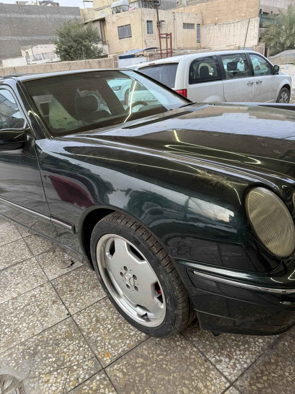 مارسدس ام عيون
320 خراطيم 
سياره معمره تعمير درجه اولى
غرفه جديده بكل التفاصيل 
حداديه محرك كير كله جديد 
سعره 100 ورقه
مكانه الوزيره  
***********
