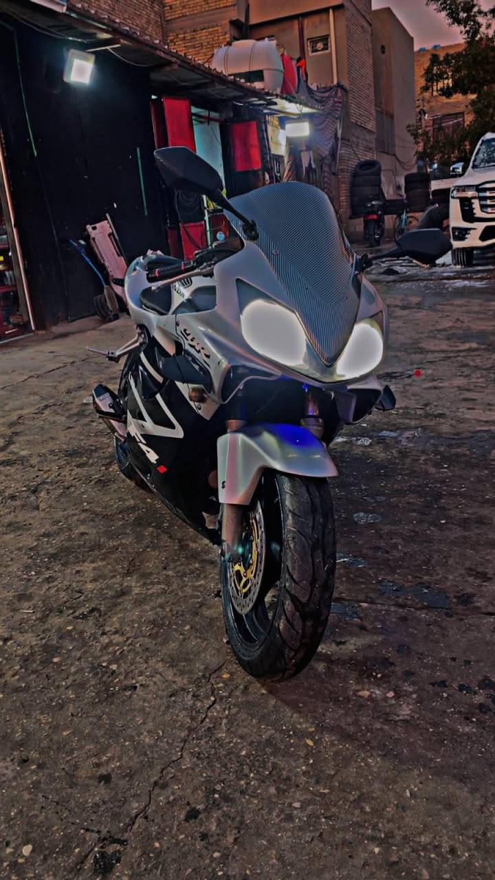 سلام عليكم  دراجه 
امفوراي 600c وارد امريكي 
الدراجه مفتوحه اول كصه اله شغل مضبوط 100/100
دراجه نضيفه وبكل وقت نكره سلف حماوه طبيعيه كلش  شوي كفرات بيه ملاحضات دراجه ادامه كمله نضيفه دهن كل ١٠ ايام ابدله   صوت بيه طرب  
اوراق دراجه كامله اصوليه وبيه وصلين مدفوع كمرك 
سعره  18 وبيه مجال   مكان بغداد بلديات رقم ***********
