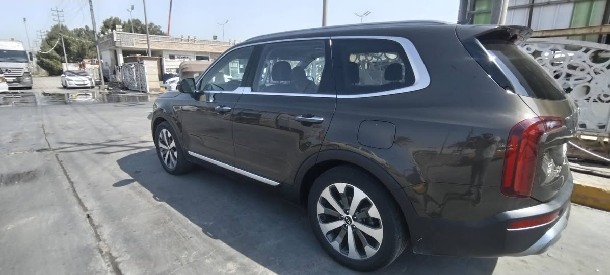 السلام عليكم
كيا توليرايد

موديل 2021 فئة S 
لون زيتوني 
 
فتحة  
كشنات جلد كهرباء تدفئة 
كشنات خلفية منفصلة Vip
تشغيل عن بعد 
شاشة كبيرة 
 كامره خلفية وامامية 
  
شاشة دجتل كبيرة 
5 وضعيات قيادة  
حساسات امامي خلفي 
رادارات 360 درجة 
رادار امامي تفاعلي 
نظام تحديد مسار 
نظام نقطة عمياء 
اوتو هولد 
سايد بريك بصمة 
شحن لاسلكي 
نظام ابل كاربلي 
7 مداخل USB
تحكمات ستيرن 
لدات داخلية محيطية كل ألوان تتغير بلادية 
نظام تبريد مناخ منفصل 
تبريد مركزي 
لايت 4 عدسات اوتو 
نظام محافظة عل طفل مايفتح باب خلفي حال عبور سيارة 

نظام اوامر صوتية 
ويل حجم 20 
محرك 3.8 
كير 8 
وبعد بيهة هواي مواصفات 
ماشية
رقم اربيل سنويه بأسمي 
السعر: ٢٣٥ وبيهه مجال قليل +
 صور الحادث مرفقا مع المنشور 

*********** واتساب
