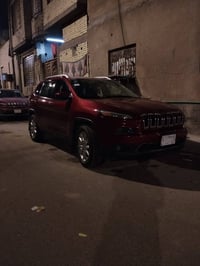 للبيع جيب شيروكي بزون 2017  لون ماروني رقم جديد سنويه جديده باسمي 4 سل...