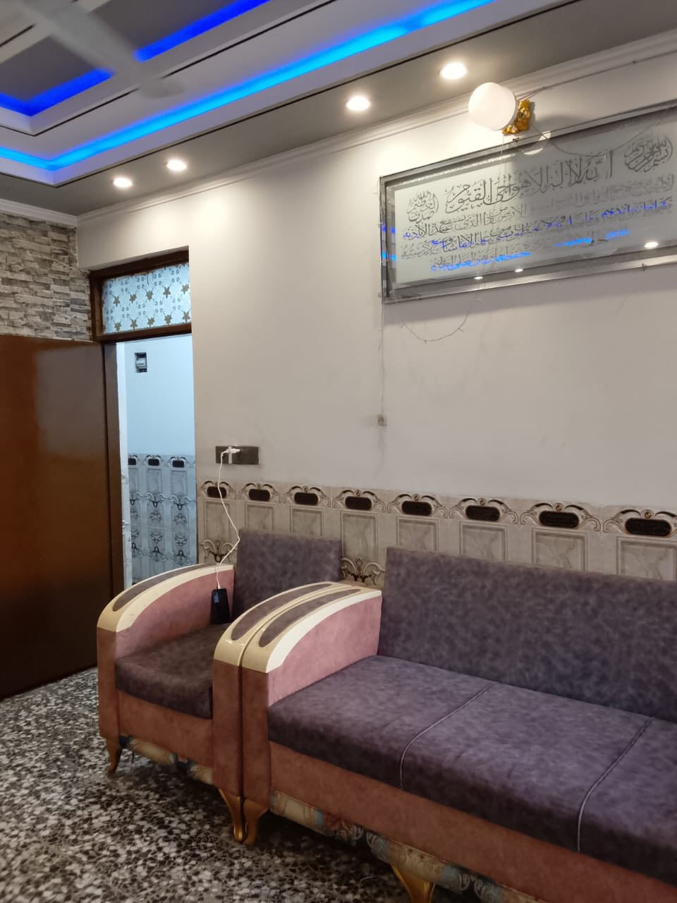 دار للبيع ...
دار للبيع ملك طابو... الكرخ حي التراث قرب تقاطع الربيعي ...بناء حديث درجة أولى..
مساحة الدار  ١١٠ متر طابق واحد .. كراج يكفي سيارة..
سطحين منفصلات..هول صالة ..كلدور وسطي مطبخين حار وبارد وغرفة نوم ...
الاتصال مع صاحب الدار على الرقم ***********
***********واتساب
السيد أبو علي الموسوي
