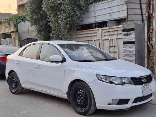 السلام عليكم للبيع كيا سيراتو موديل ٢٠١١ وارد خليجي مكينه ١٦٠٠ دوش كفاله تخم تاير جديد صدر امامي خلفي جديد تبريد ثلج تدفئه شغاله كاميرا داخل لونين سياره جاهزه بدون اي نقص بيها صبغ ٥ قطع بدون اي دواخل السعر ٨٨ 
مكاني الدوره ابو دشير 
رقم الهاتف *********** بغداد
