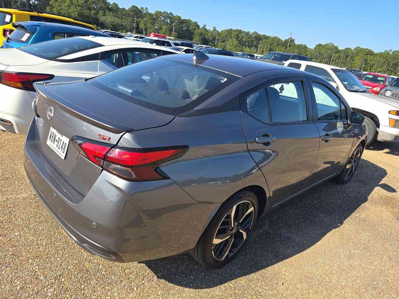 سلام عليكم
نيسان فيرسا موديل 25 حادثها كما واضح بالمنشور 

حاليا سياره بالحره بالمكان دخول على كتاب ذوي الشهداء 

سعرها واصل على كتاب شهداء ب95 واصل البغداد شامل تخليص وضريبه وكل المصاريف تنباع ع حادثها 

توصل بعد التفاق خلال 5 ايام 

ايضاً يوجود تعقيب وتخليص من الأردن منطقه الحره إلى بغداد منطقه اليوسفيه وبنسب السعار ايضاً يوجود عديد من سيارات داخل كروب واتساب https://chat.whatsapp.com/GixH6PjafciIKrzP2u63FA او اتصال ***********
