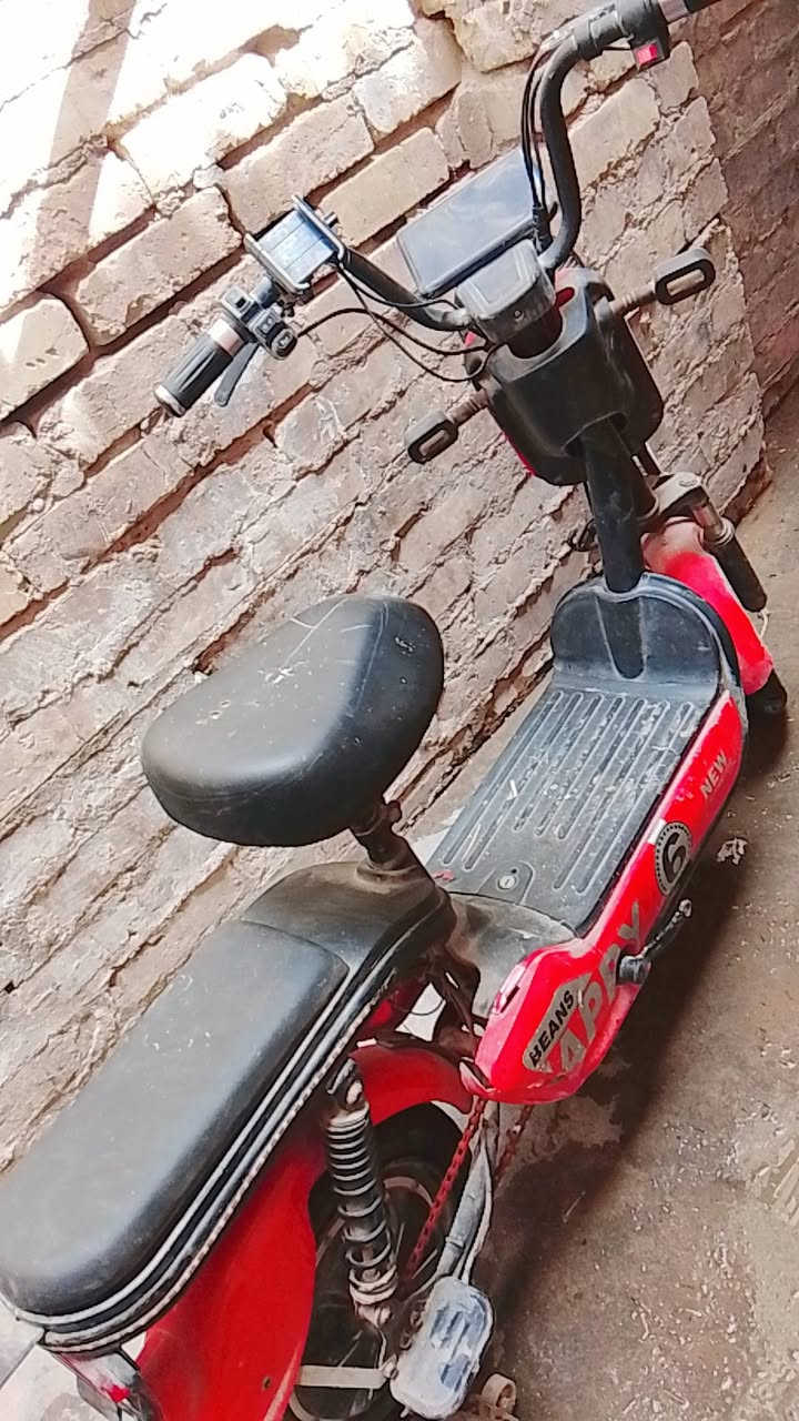 دراجه شحن 🏍️
حجم16
نضيفة مابيها شي 
نقوصات 4بطاريات
نضافتهة80%🎁
السعر خاص 
المايشتري لايتعبني❤️
التواصل ***********

