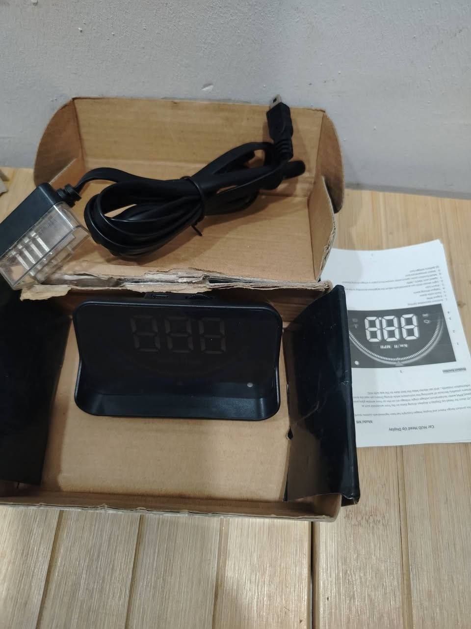 جهاز عرض معلومات على الزجاج الأمامي (Head-Up Display - HUD) للسيارة. 
يعرض معلومات القيادة مباشرة على الزجاج الأمامي للسيارة. 
يمكن أن يعرض السرعة، ودرجة حرارة الماء، والجهد الكهربائي، وغيرها من البيانات. 
يستخدم نظام تحديد المواقع العالمي (GPS) لحساب وعرض السرعة.

السعر 10
متوفر توصيل لكل المحافظات 5


**إذا كنت صاحب هذا الإعلان وتريد حذفه لأي سبب، رجاءا أرسل رسالة إلى الدعم الفني**